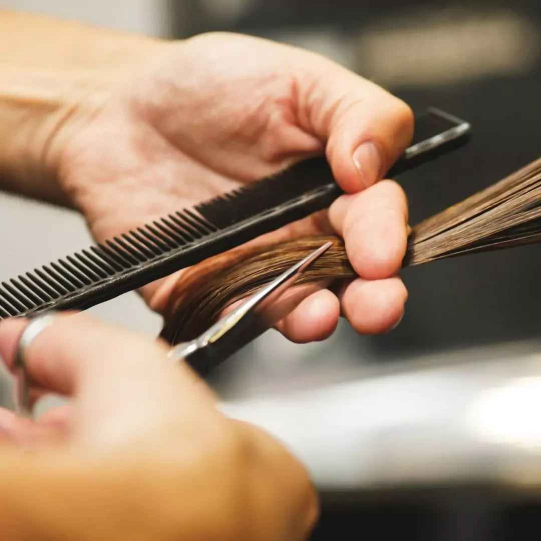 hairdresser-male-hands-during-cutting-female-hair